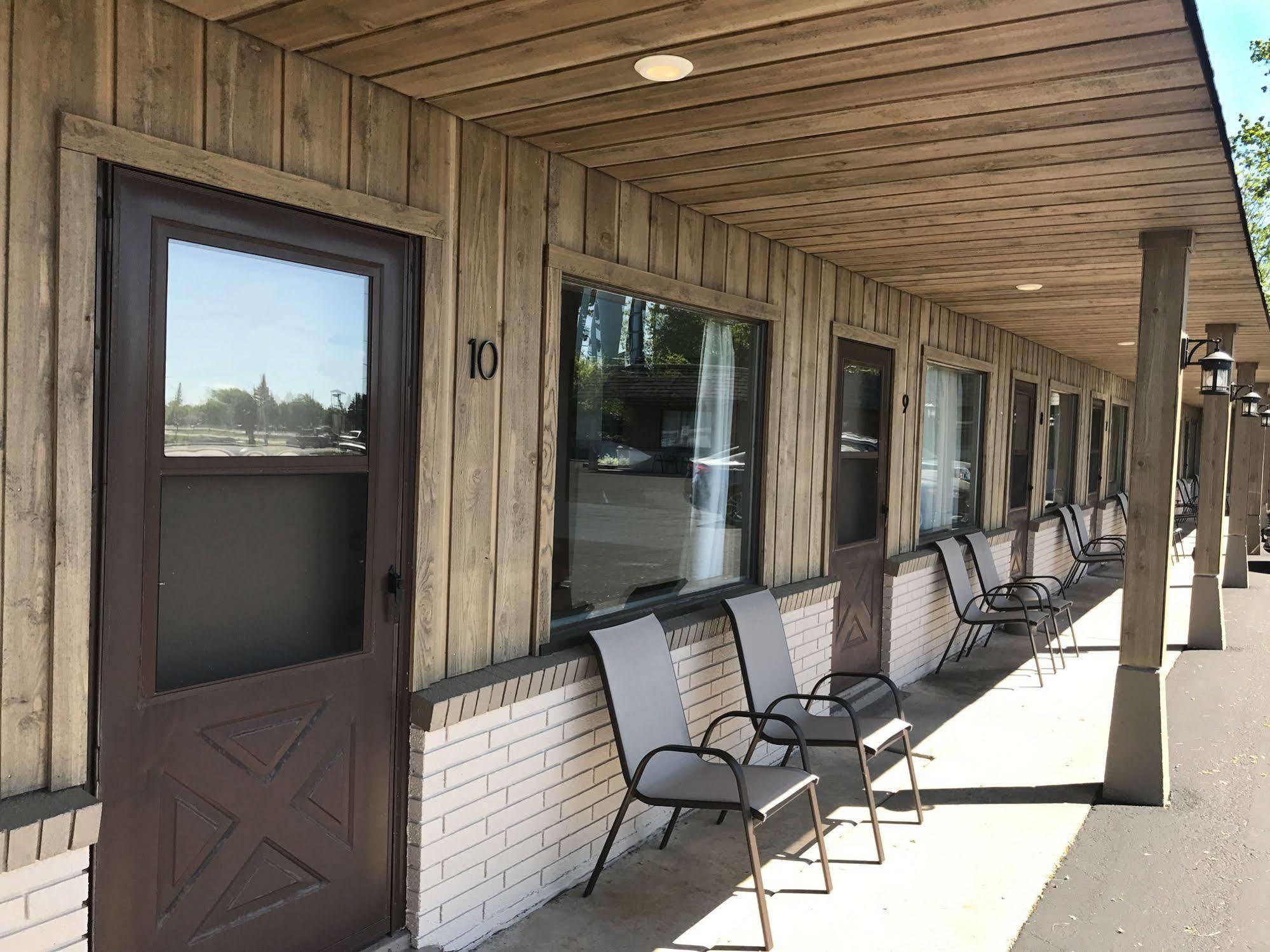Aqua Aire Inn & Suites Миноккуа Экстерьер фото