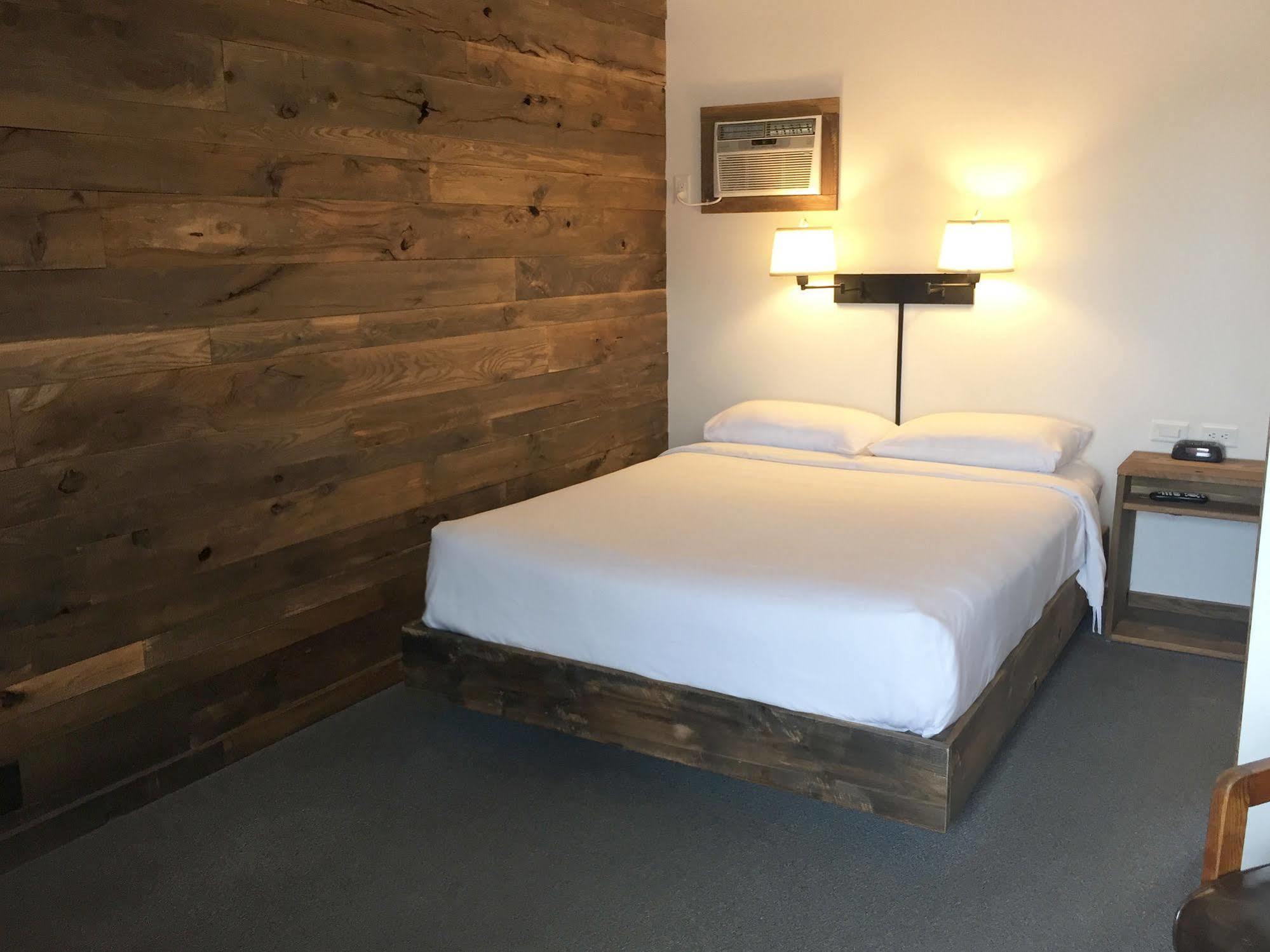 Aqua Aire Inn & Suites Миноккуа Экстерьер фото