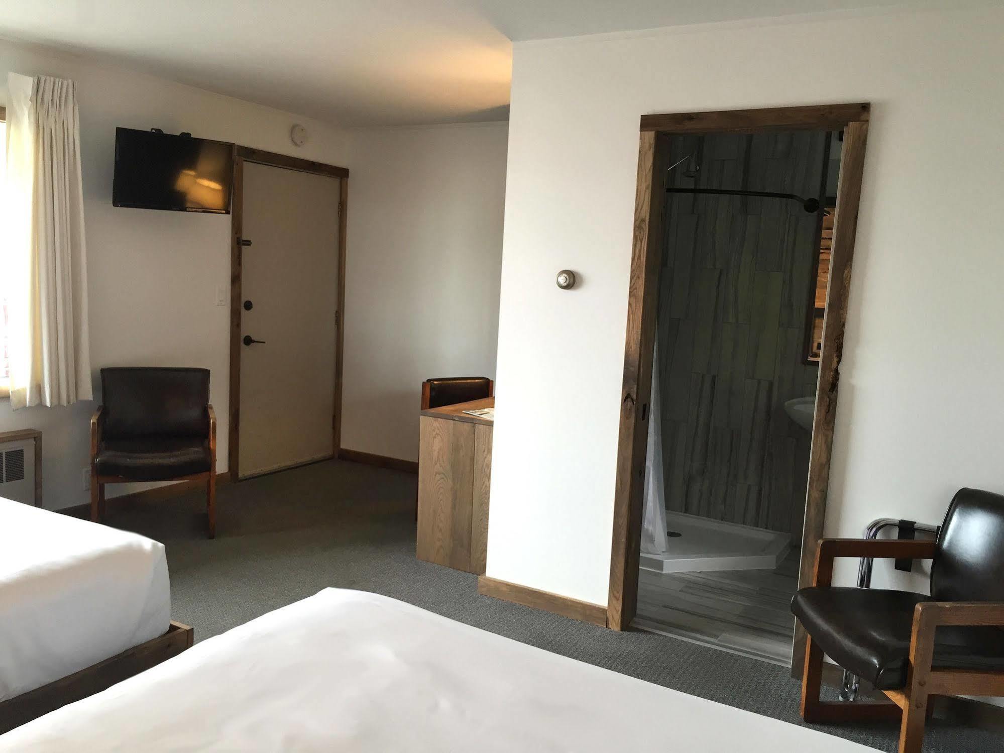 Aqua Aire Inn & Suites Миноккуа Экстерьер фото