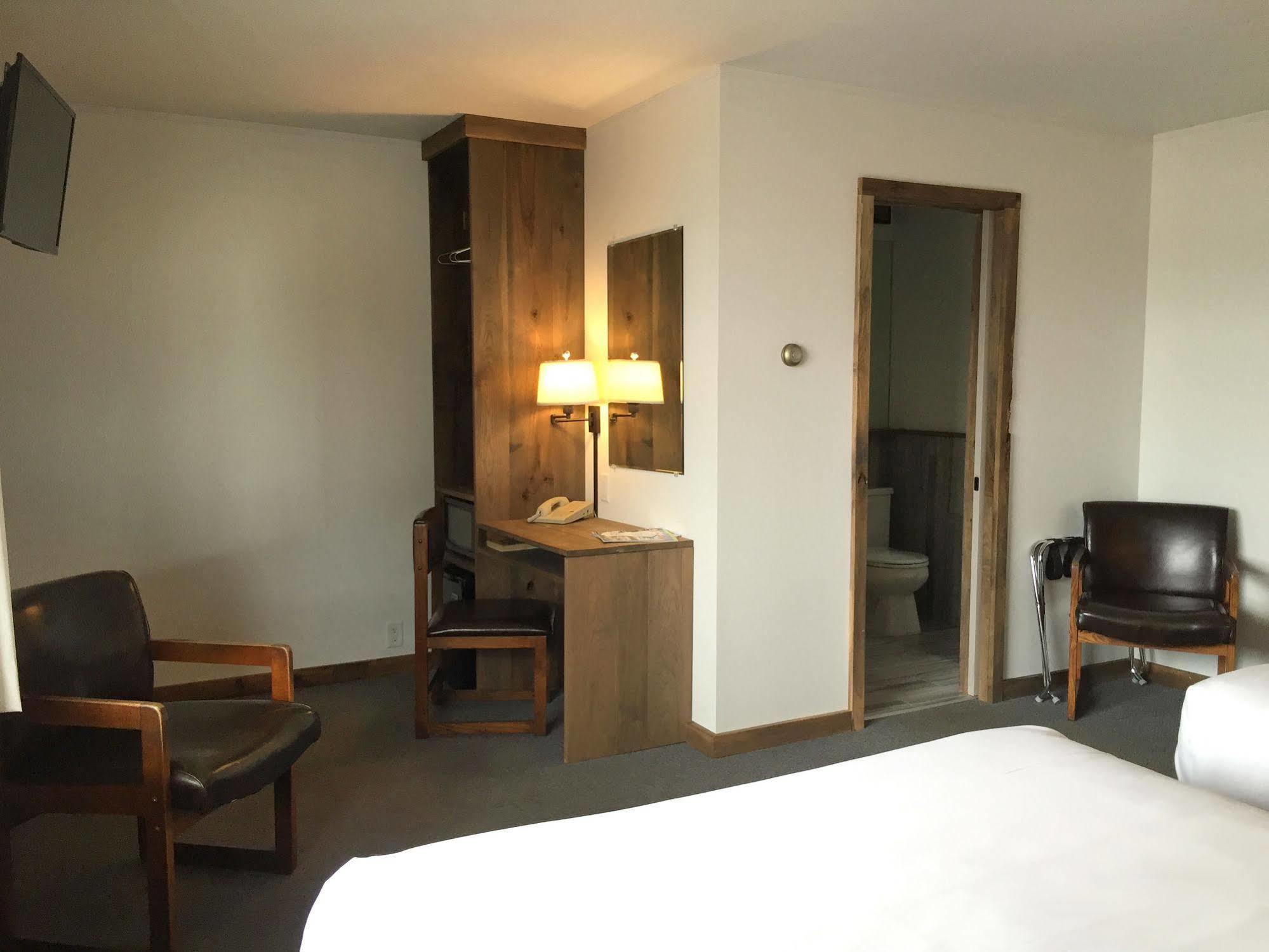 Aqua Aire Inn & Suites Миноккуа Экстерьер фото