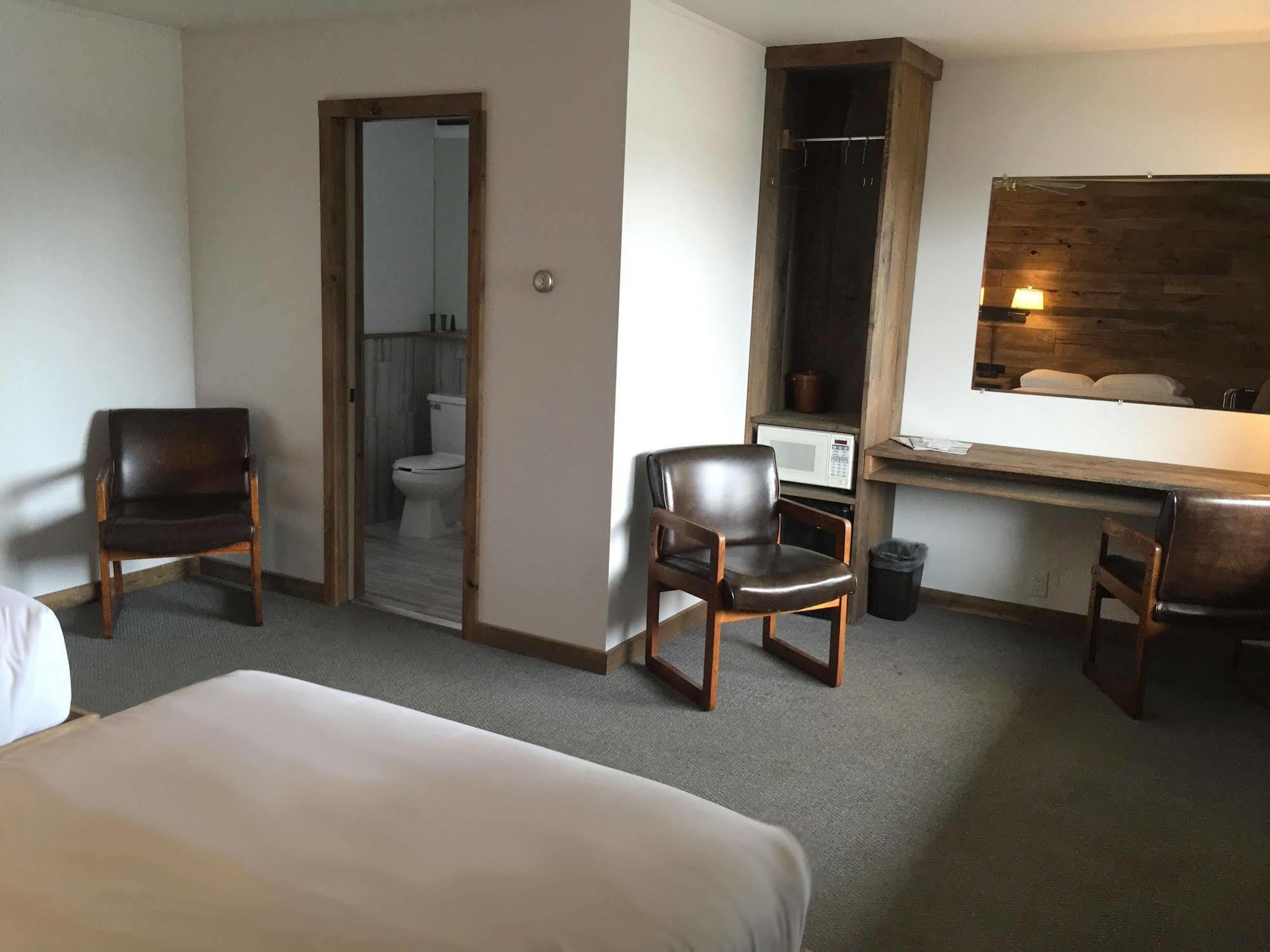 Aqua Aire Inn & Suites Миноккуа Экстерьер фото